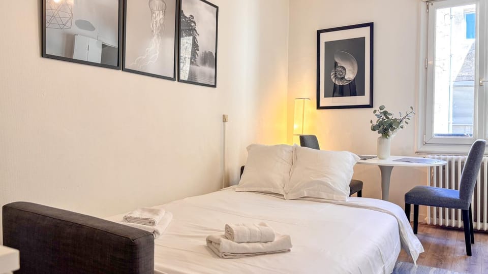 Bed, Bedroom