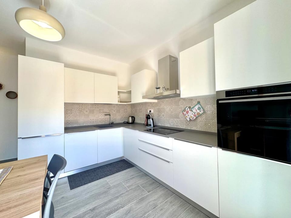 Kitchen or kitchenette, Dining area, dishwasher, oven, stove