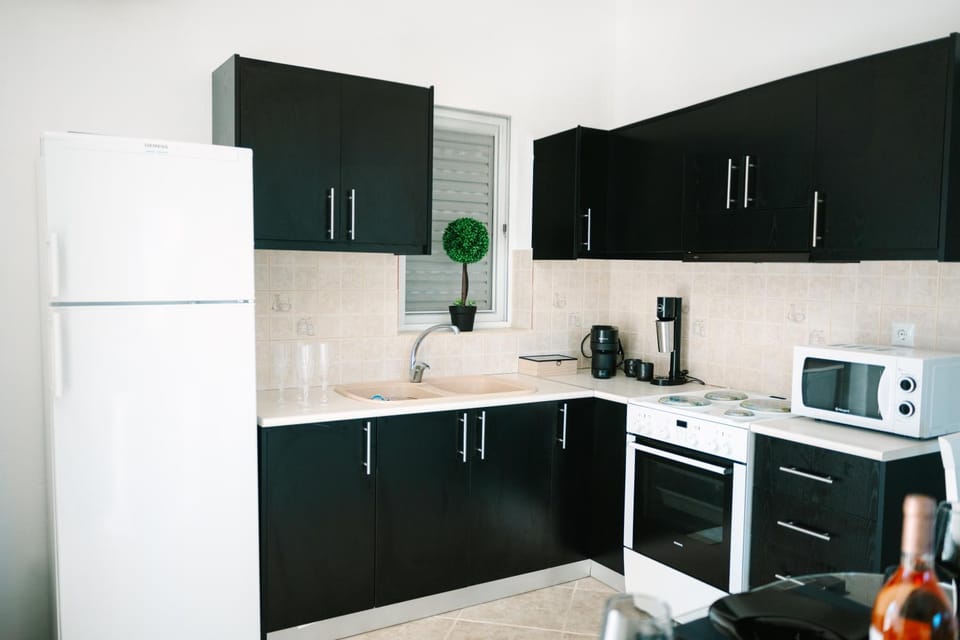 Kitchen or kitchenette, oven, stove