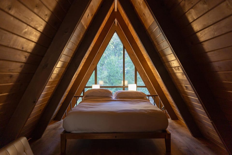 Idyllcreek Landmark A-Frame 14mi Town House in Idyllwild-Pine Cove