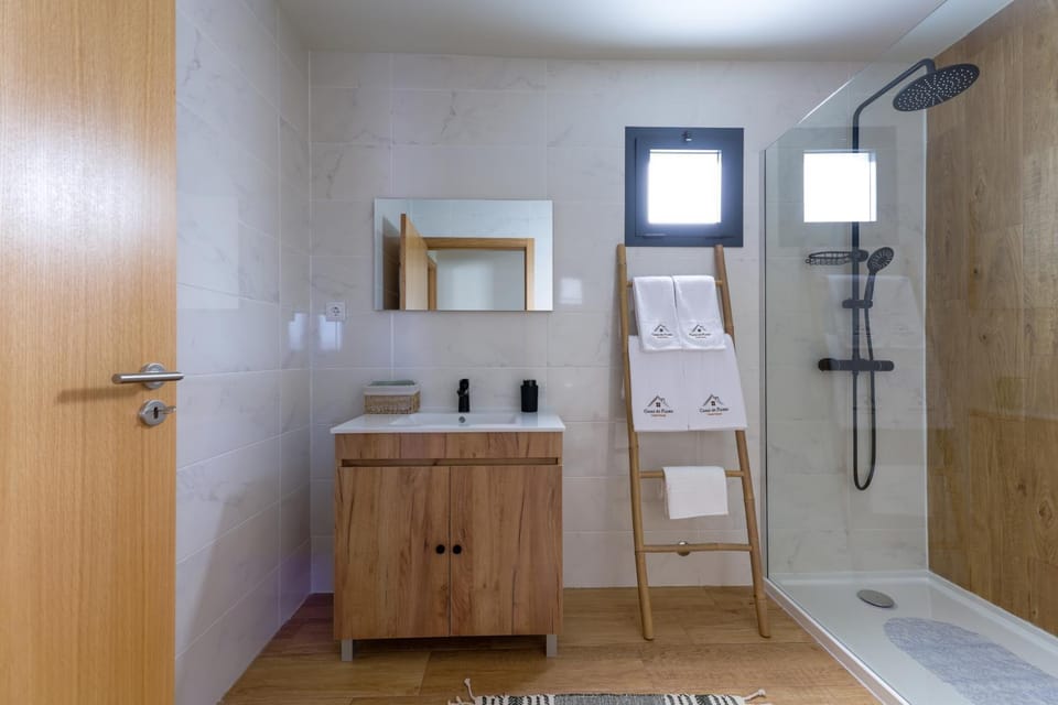 Shower, Bathroom, towels