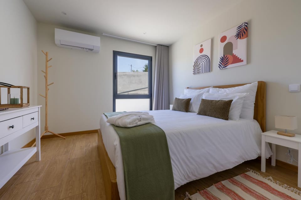 Bedroom, air conditioner