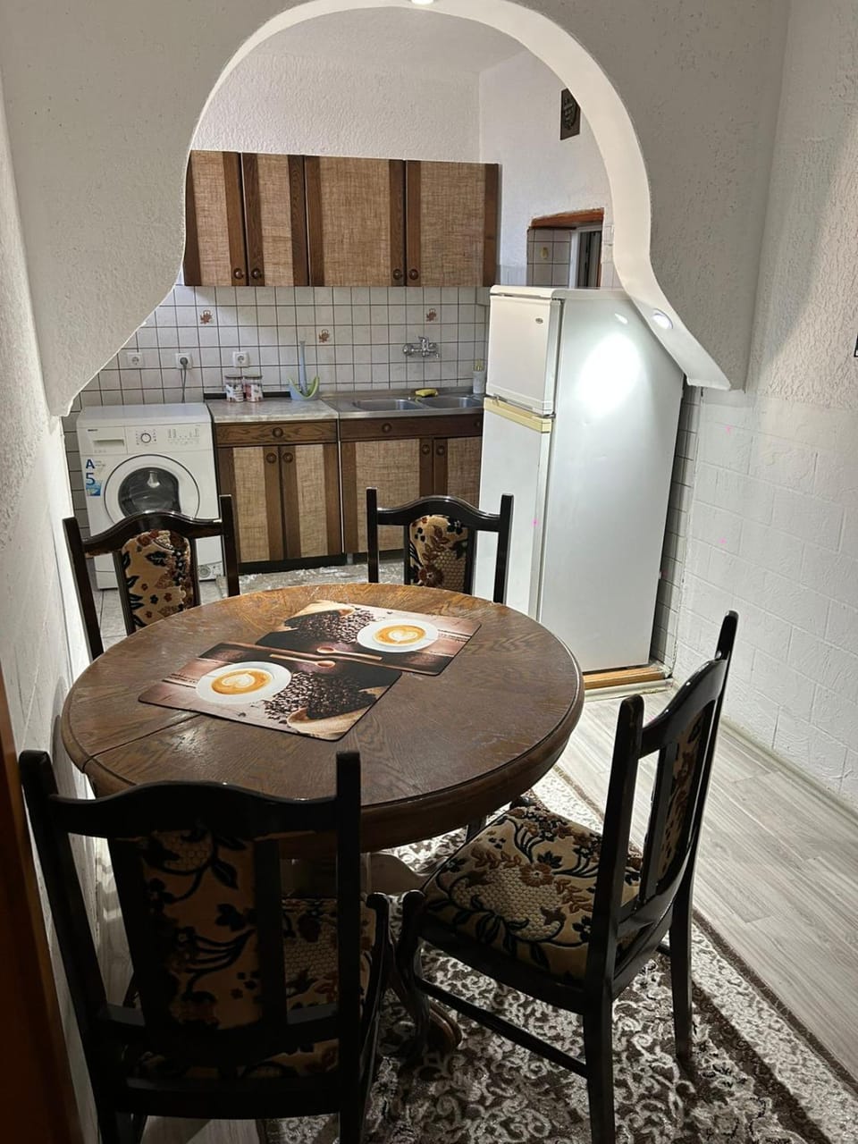 Kitchen or kitchenette, Seating area, Dining area, stove