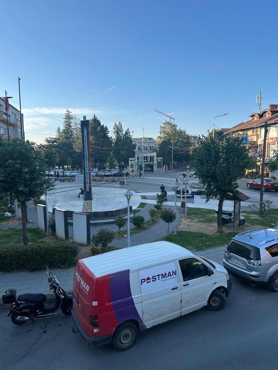 Day, Neighbourhood, City view, Street view, Location, Parking