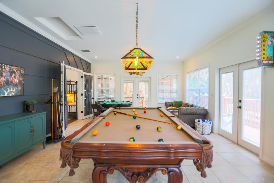Billiard, Game Room