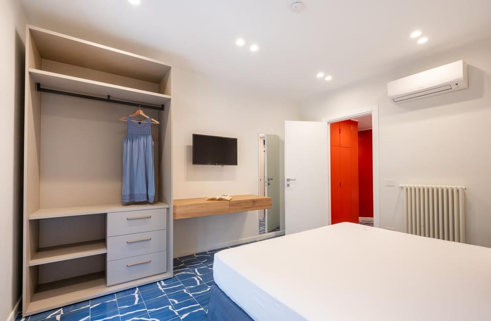 Bedroom, wardrobe