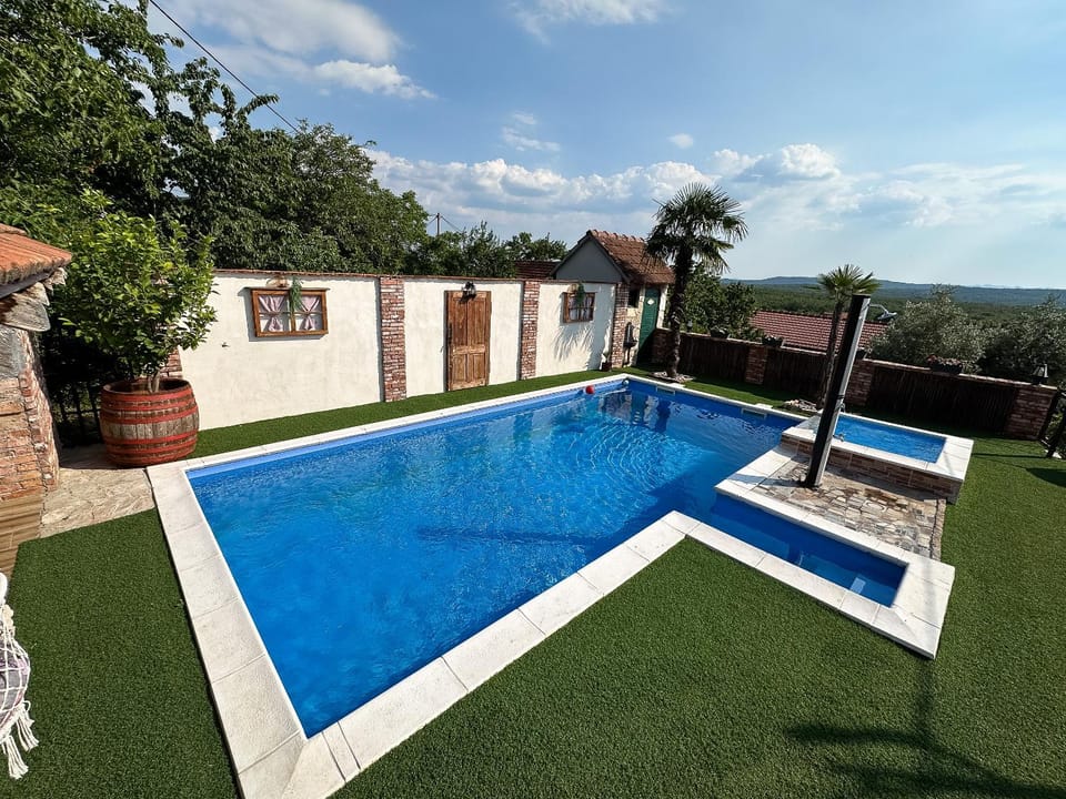 Day, Swimming pool, sunbed