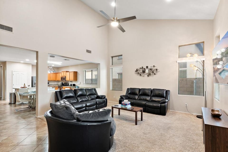 Dream And Drift Luxe Pool Spa Pool Table Firepit Paradise Villa in Casa Grande