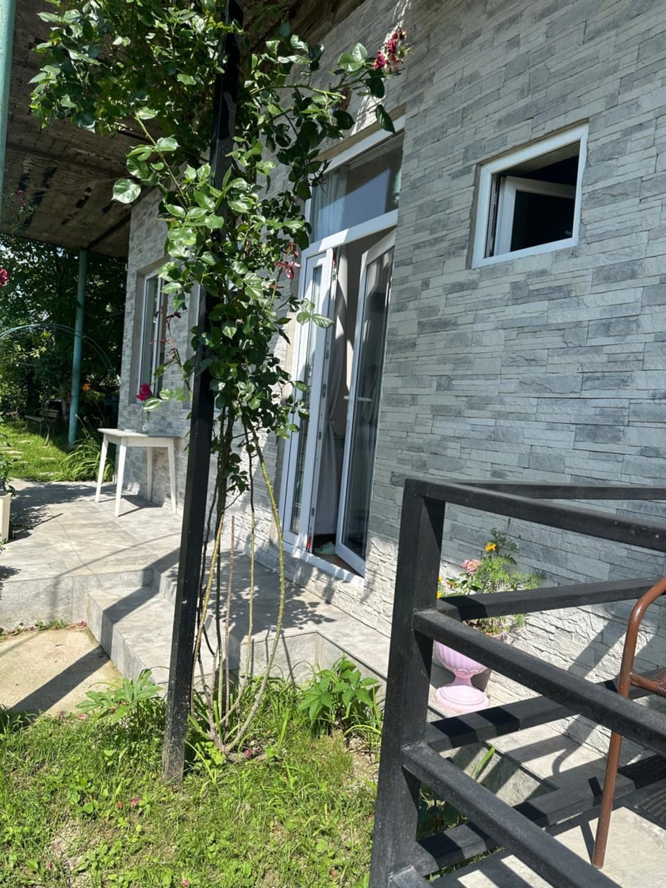 Property building, Day, Garden, Garden view