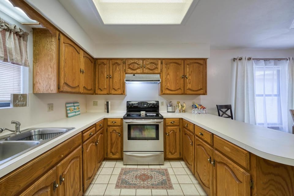 Bright Pharr Getaway Spacious Family Home w Garage and WiFi House in Pharr