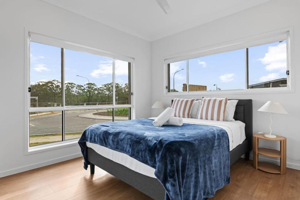 Modern 3BR Home in Peaceful Park Ridge Estate House in Brisbane