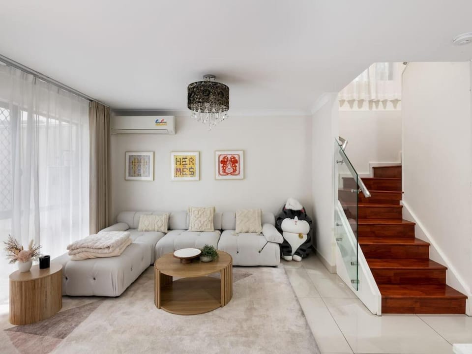 Modern 3BR Townhouse in Calamvale Near Parks and Shops House in Brisbane