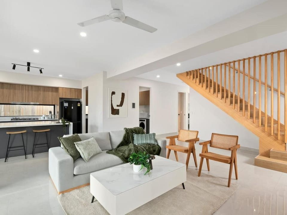 Spacious Modern 6BR Family Home in Pallara QLD House in Brisbane