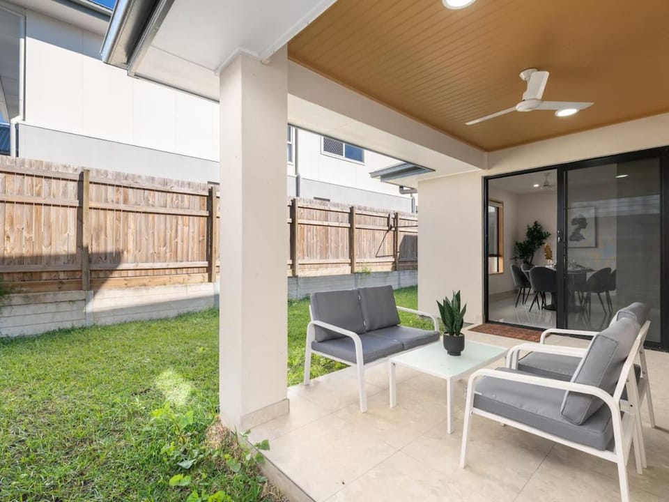 Spacious Modern 6BR Family Home in Pallara QLD House in Brisbane