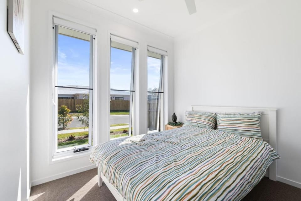 Modern 4BR Comfort in Quiet Park Ridge Location House in Brisbane