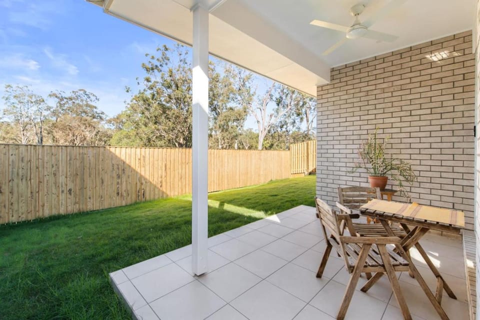 Modern 4BR Comfort in Quiet Park Ridge Location House in Brisbane
