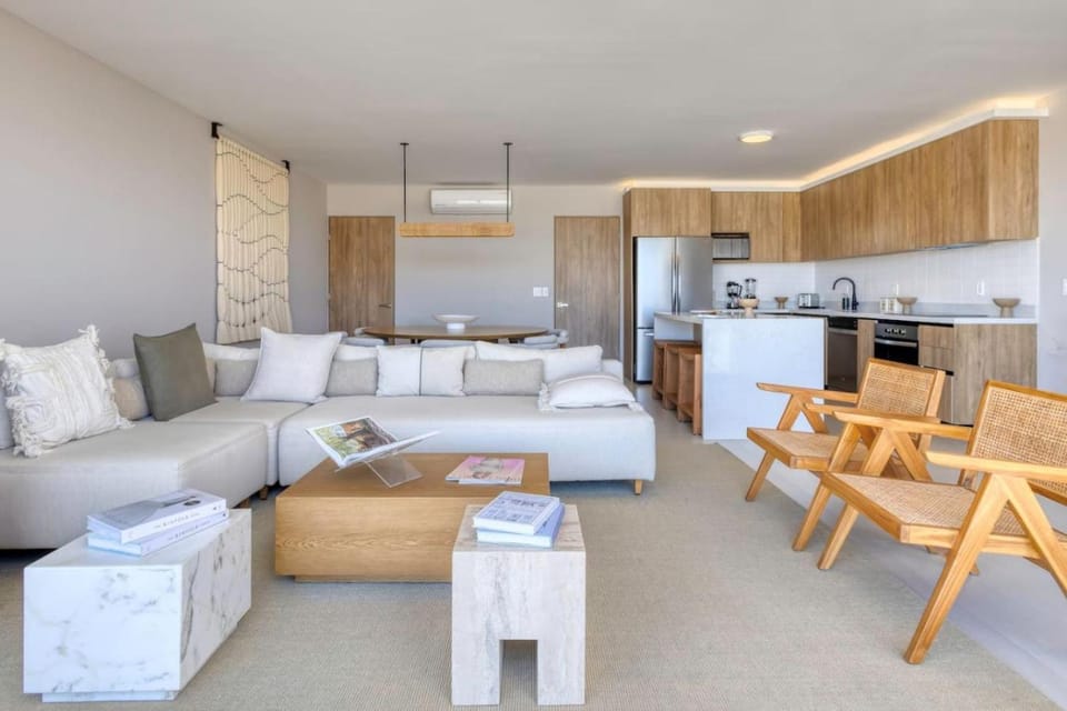 New and Elegant 4Bedroom House Steps from the Beach House in Baja California Sur
