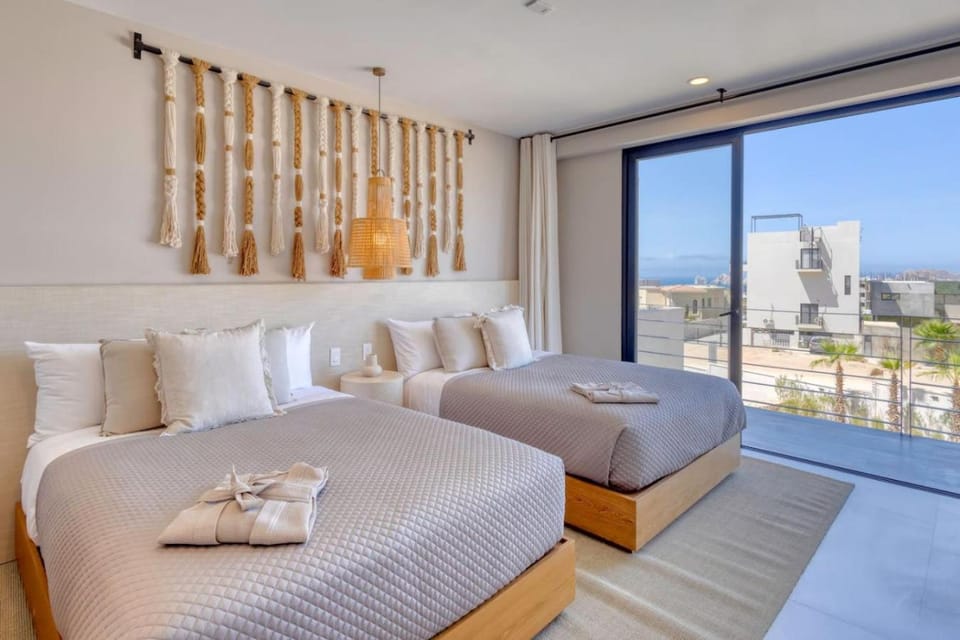 New and Elegant 4Bedroom House Steps from the Beach House in Baja California Sur