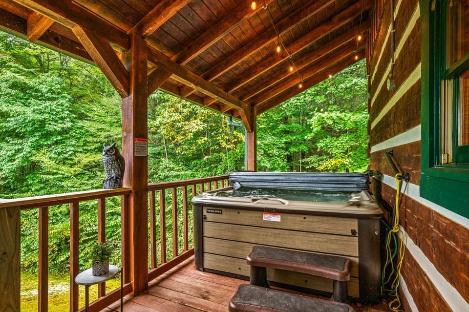 Family Cabin Views Fishing Pond Cabin in Sevier County