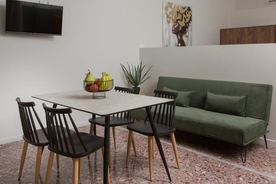 Seating area, Dining area