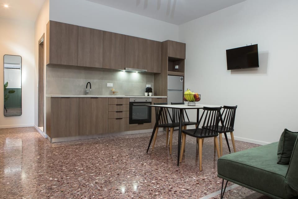 TV and multimedia, Kitchen or kitchenette, Dining area