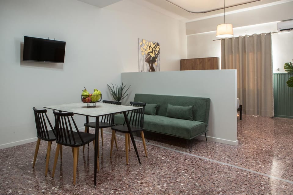 Seating area, Dining area
