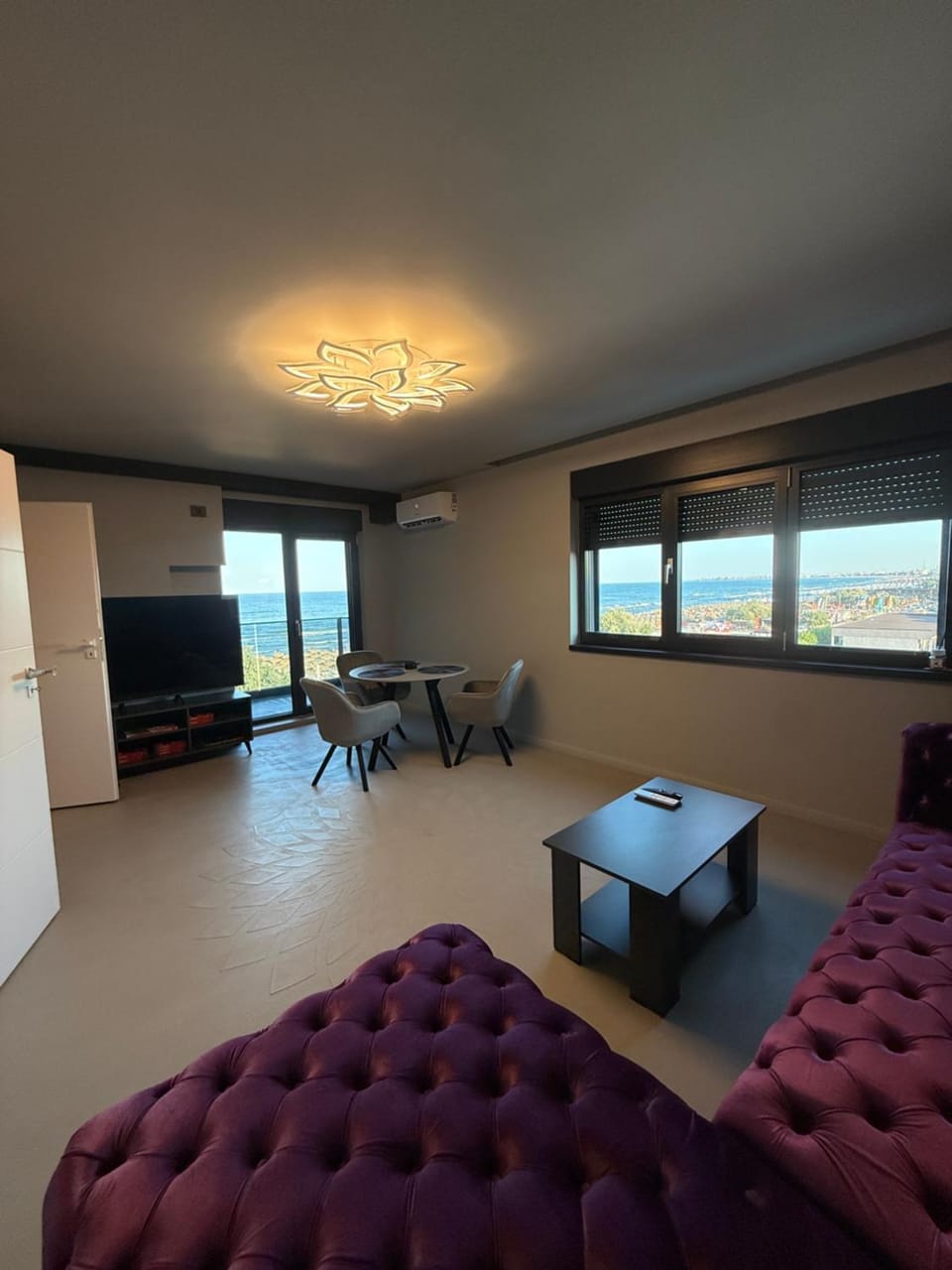 Seashells Stay Apartment in Constanța County