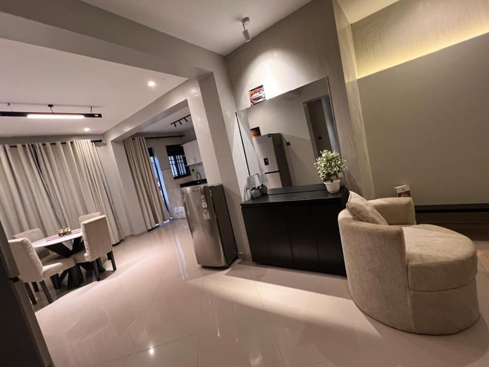 Living room, Seating area, Dining area, hair dresser