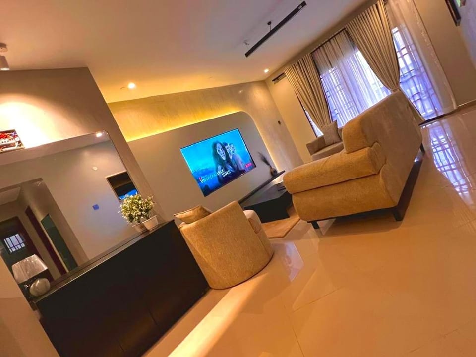 Home2Suite by Veronica Bunga-Buziga-Munyonyo- Luxury with Netflix, DStv, Wi-Fi, & Free Parking Apartment in Kampala