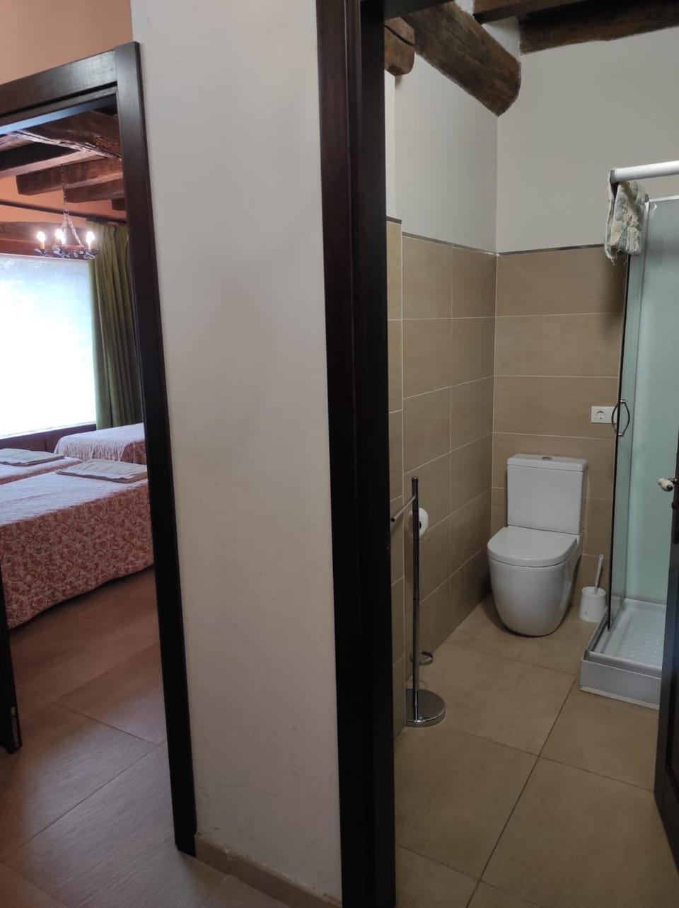 Sagardikoetxea HABITACIONES CON BAÑO EN CASA RURAL Country House in Basque Country