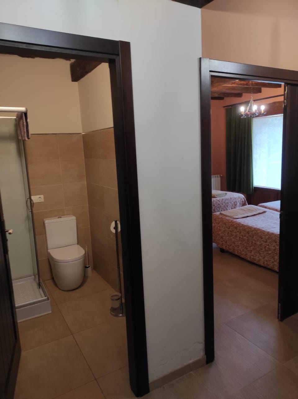 Sagardikoetxea HABITACIONES CON BAÑO EN CASA RURAL Country House in Basque Country