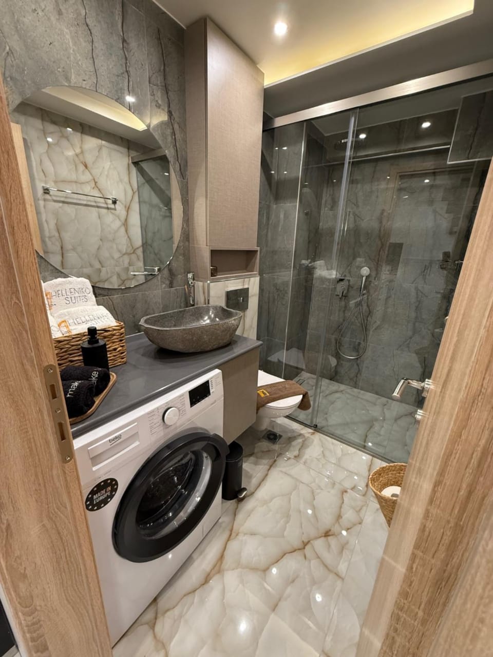 Shower, Bathroom, towels, washing machine