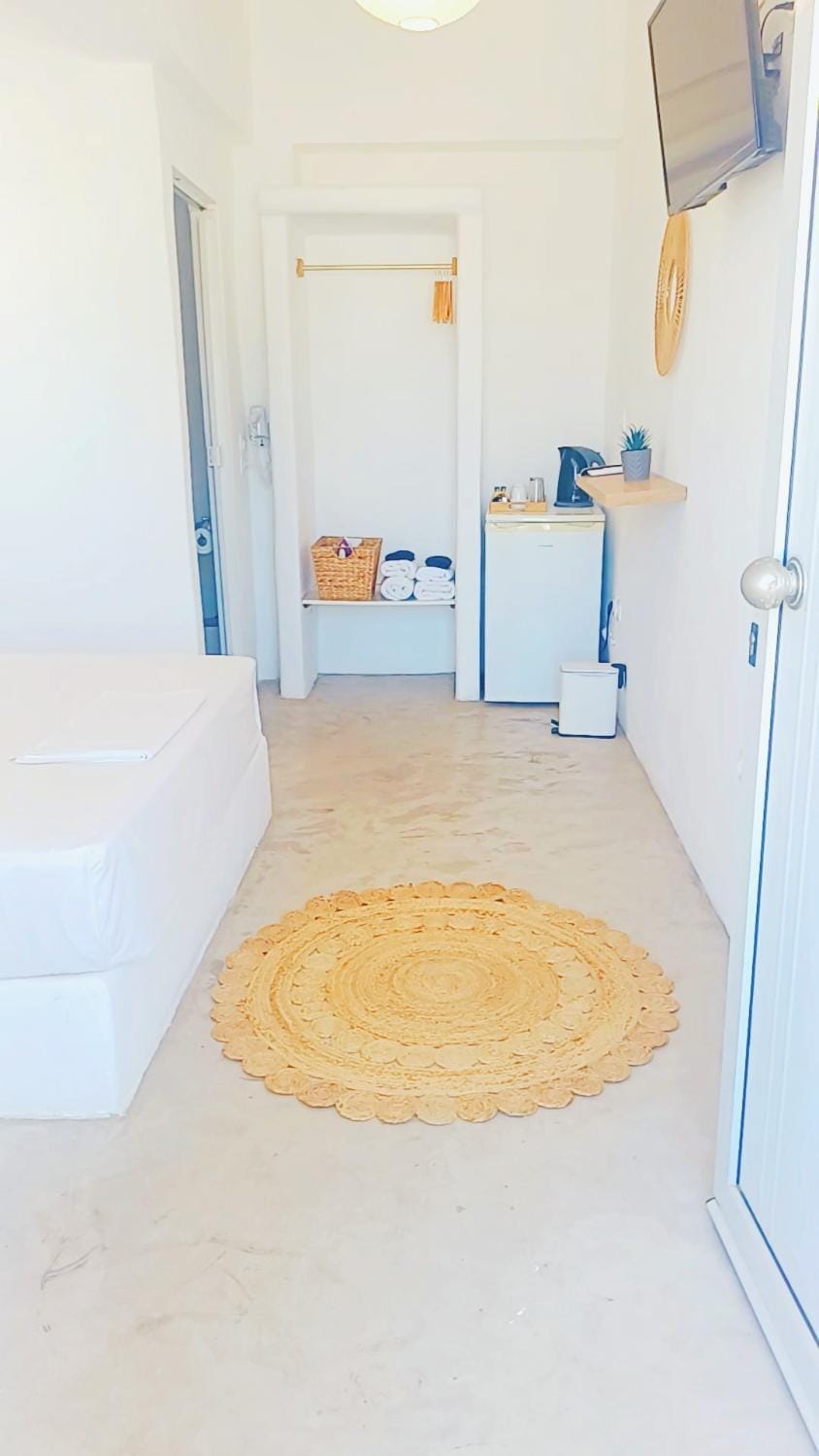 Thea Apartment hotel in Milos