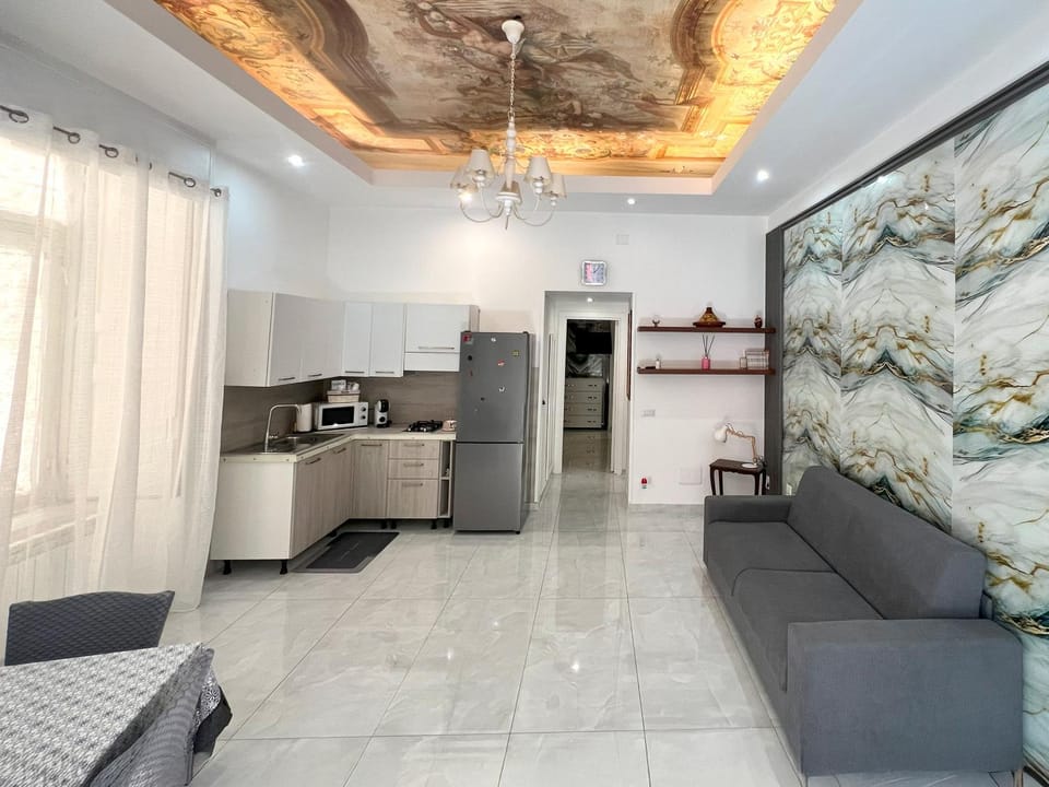 Kitchen or kitchenette, Living room, Seating area, Dining area, microwave, toaster