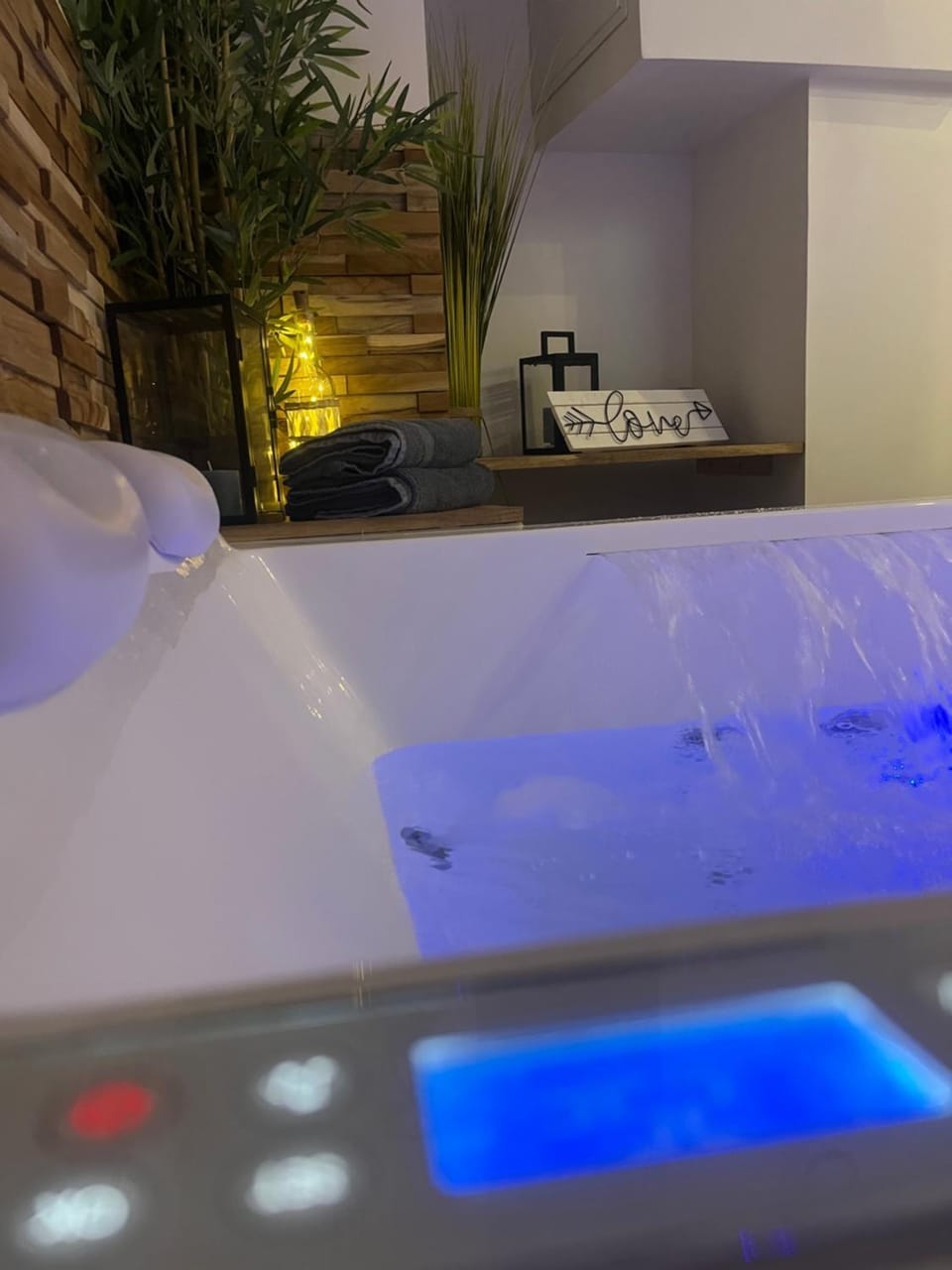 Nuit Magique en Love Room avec Jacuzzi Privé Apartment in Centre-Val de Loire