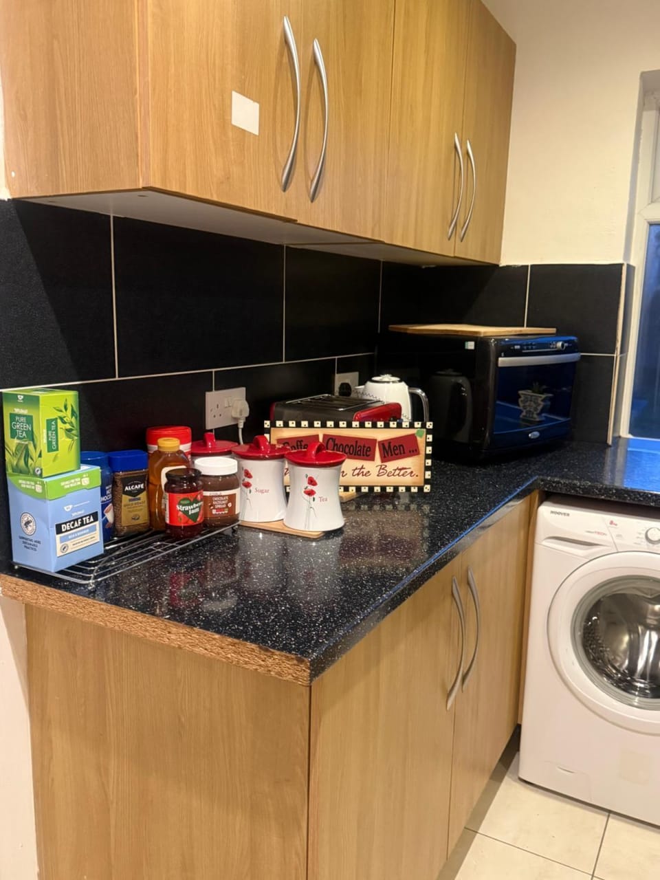 Kitchen or kitchenette, washing machine