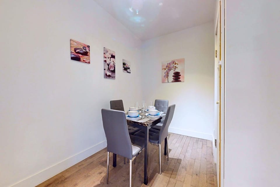 StayStreet Suites - Modern & Bright Queen Suite Hotel in Toronto
