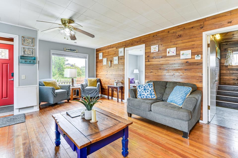 Walk to Beach: Charming Home - 3 Mi to Seabrook House in Moclips