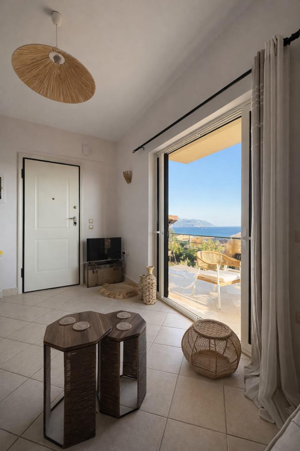 Natural landscape, View (from property/room), Balcony/Terrace, Living room, Seating area, Sea view