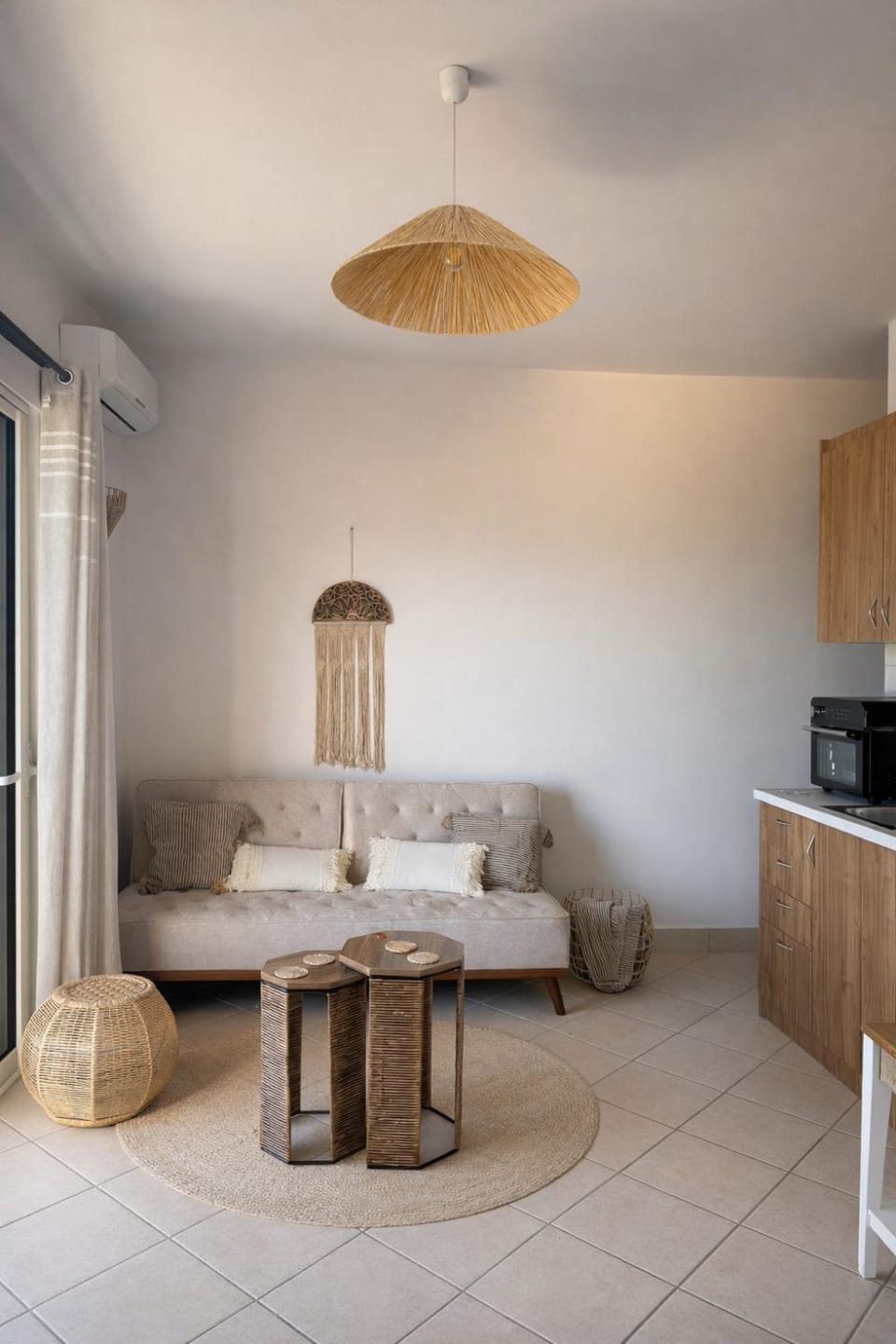 Kitchen or kitchenette, Living room, Seating area, Dining area