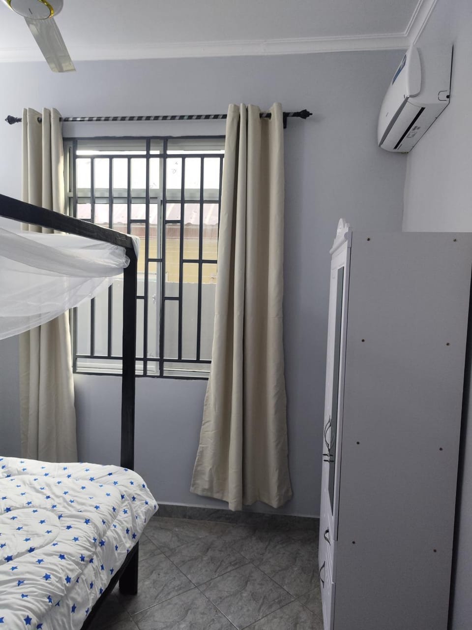 Bedroom, wardrobe, air conditioner