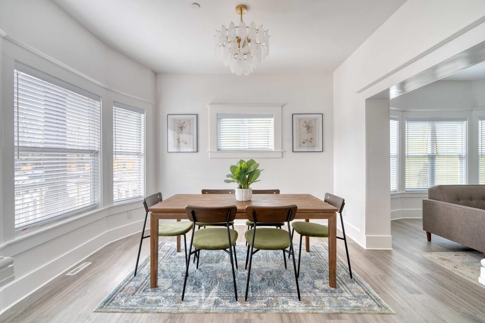 Eclectic 2BR - Victorian Charm - Steps to Fun House in Portland