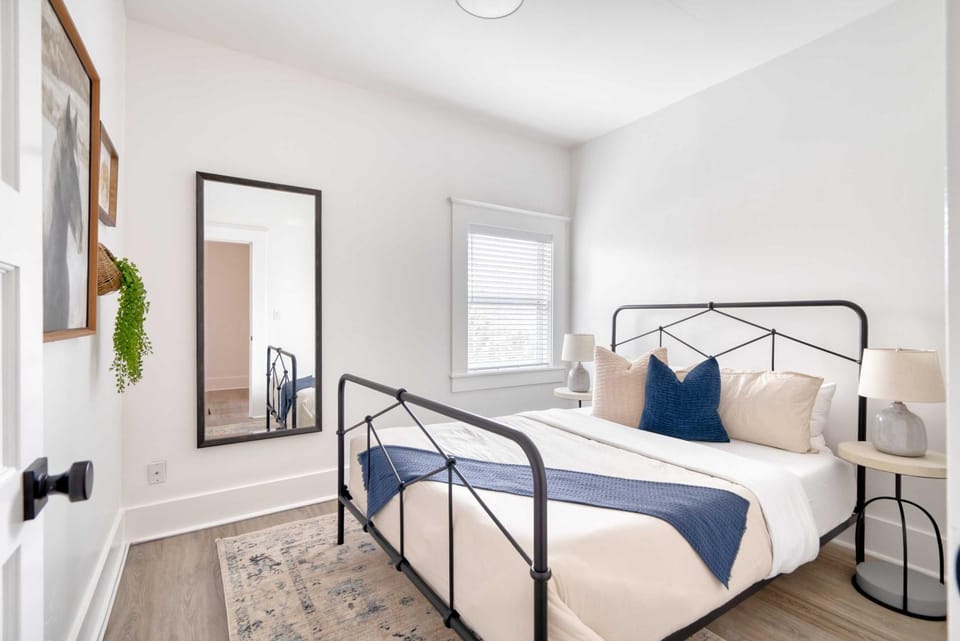 The 2BR Soul Lounge - 91 WalkScore House in Portland