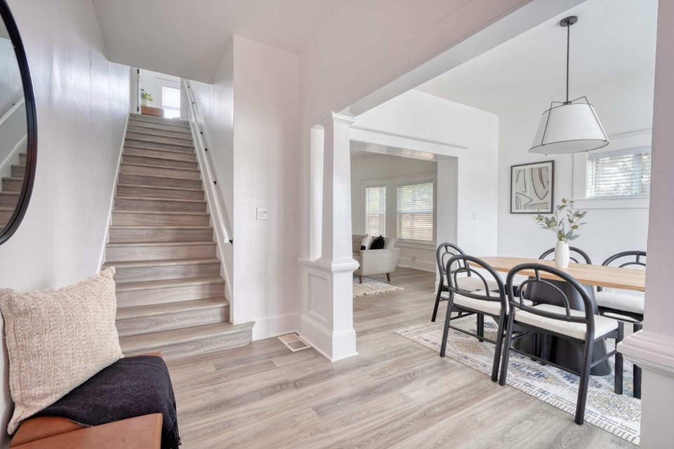 The 2BR Soul Lounge - 91 WalkScore House in Portland