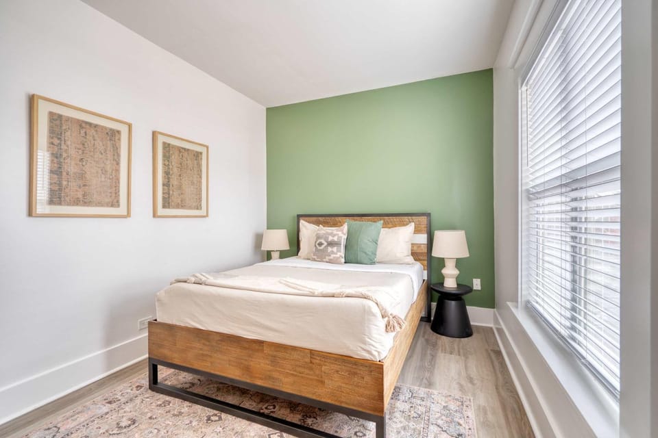 The 2BR Soul Lounge - 91 WalkScore House in Portland