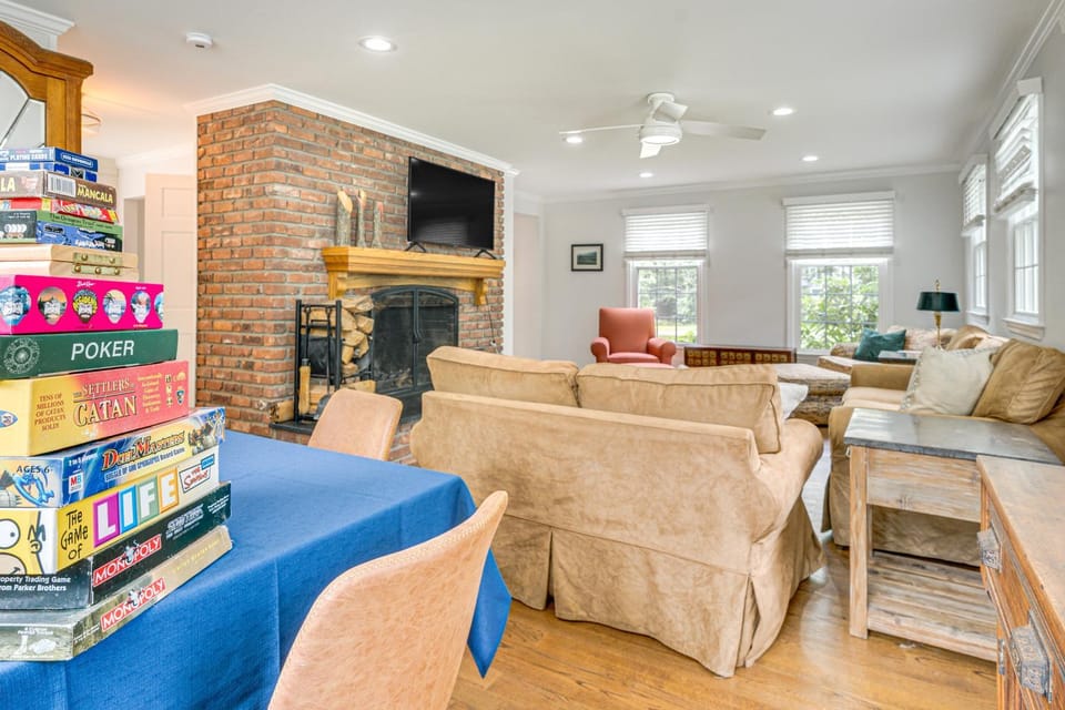 Pool, Sunroom & Gardens: Luxe Sandy Hook Home! House in Connecticut
