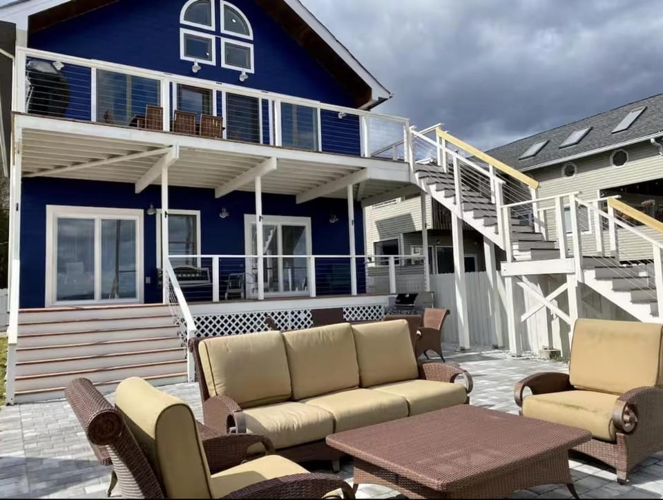 Waterfront Luxury in Town House in Piermont