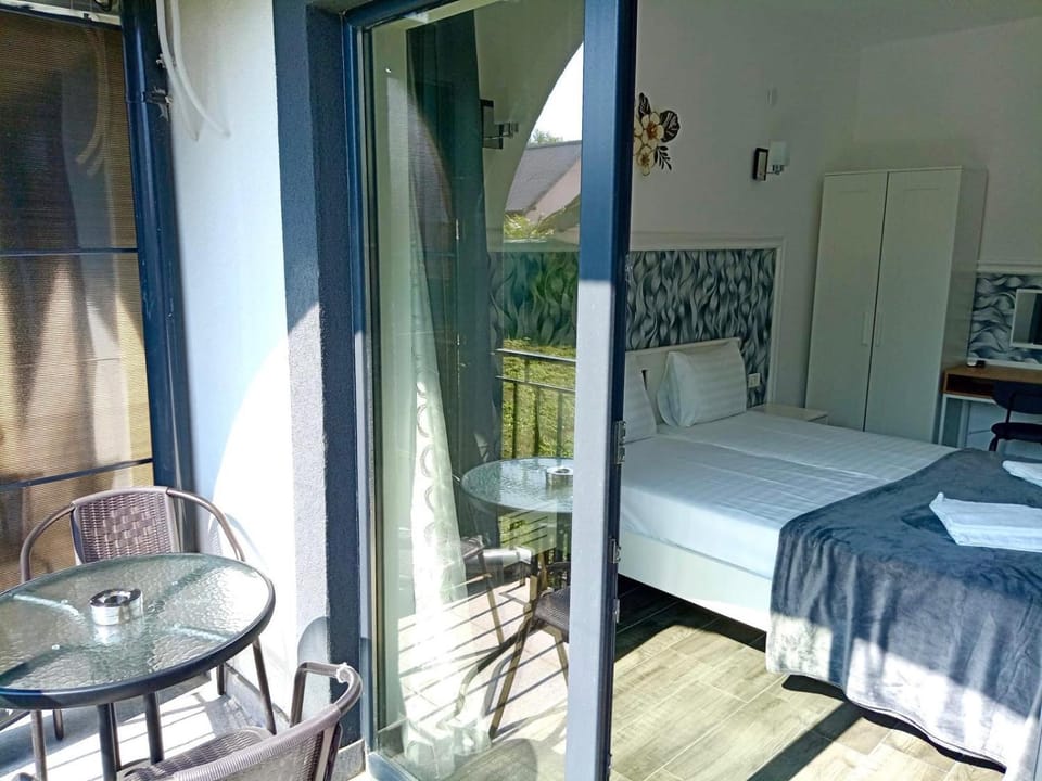 VILA Costinesti VIBE Bed and Breakfast in Constanța County