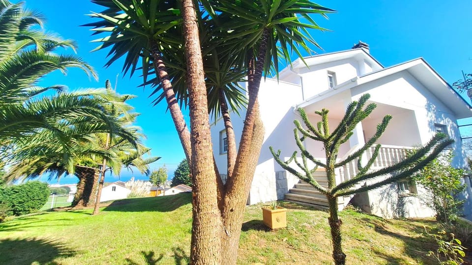 Property building, Spring, Day, Natural landscape, Garden, Garden view