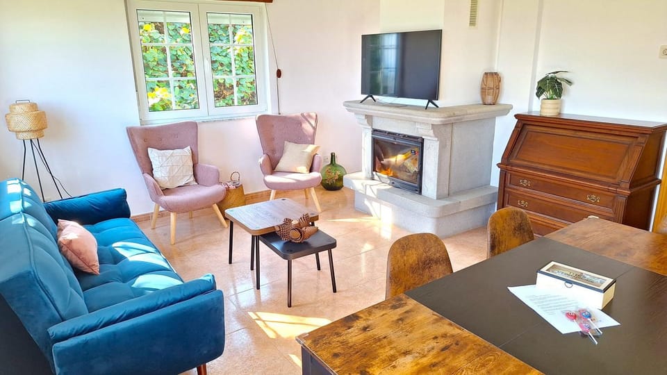 Communal lounge/ TV room, TV and multimedia, Living room, Seating area